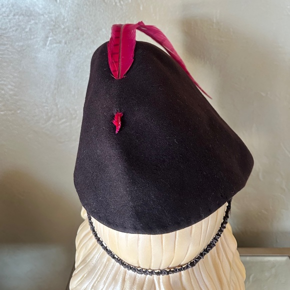 GRACEFUL 1940\'s BROWN FELT TILT TAH + FUCHSIA LONG, CURLY FEATHER main image 6